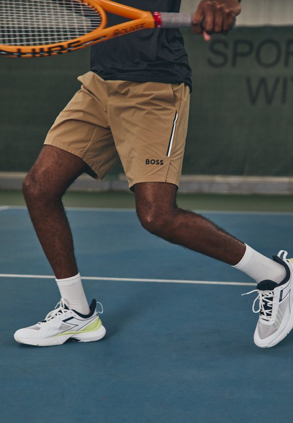 SCORE - Sports shorts - medium beige