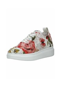 Sneaker bianco con ricami floreali sulla tomaia in rete, dotato di suola spessa bianca e lacci rotondi. Notabili motivi colorati di rose sui lati.