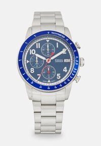 Fossil Chronograph-Uhr mit blauem Zifferblatt, silbernem Edelstahlarmband, blauer Tachymeterlünette und weißen Stundenmarkierungen. Verfügt über drei Teilzifferblätter.