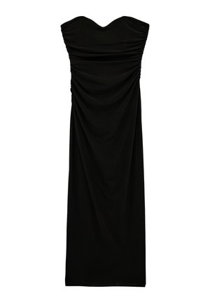 Sort aftenkjole uden stropper med rynkede detaljer omkring barmen og taljen, gulvlængde med en tætsiddende silhuet.