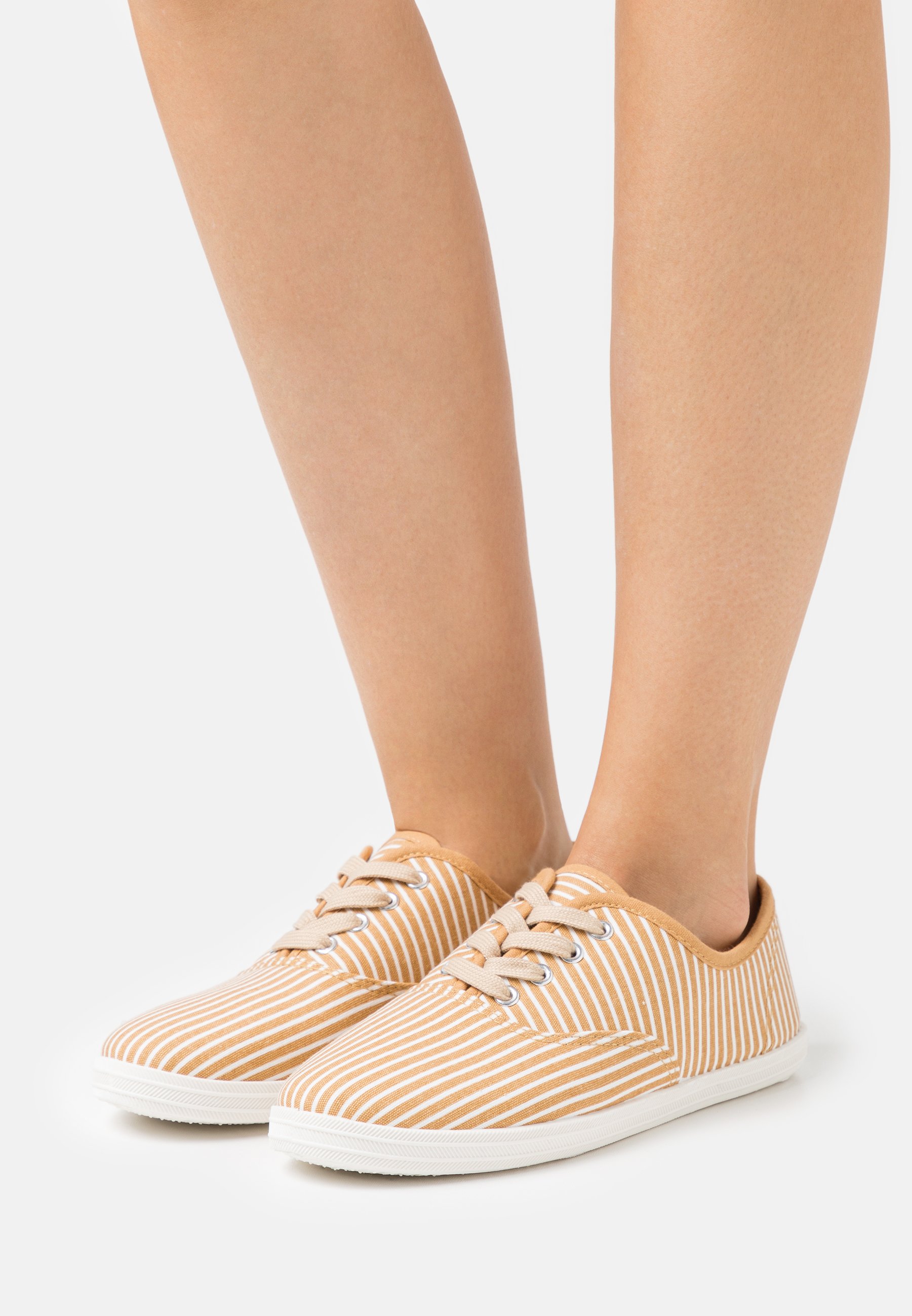 Femme Baskets basses Femme Baskets basses