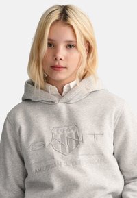GANT TONAL SHIELD - Hoodie - light grey melange