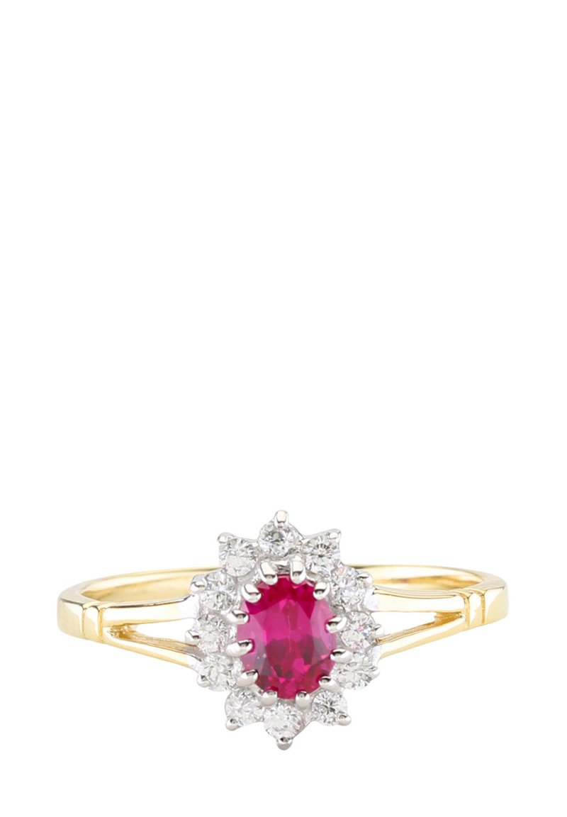 Auksinis žiedas su ovaliu rubino akmeniu centre, apsuptu apvalių skaidrių deimantų aureole, su elegantiška juosta ir tekstūruota baze.