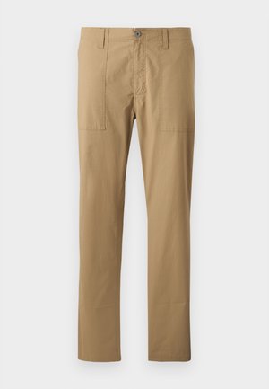 Chinos beige con gamba dritta, realizzati in tessuto di cotone leggero, dotati di due tasche anteriori e una chiusura con un solo bottone.