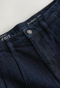 Next EDIT PLEATED - Baggy Jeans - dark blue - Zalando