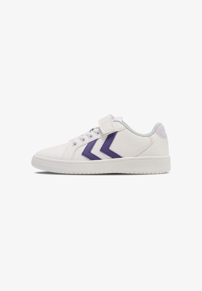 Sneakers bianchi realizzati in materiale sintetico, con un design a zigzag viola, chiusura con lacci, fascia in Velcro e suola in gomma.