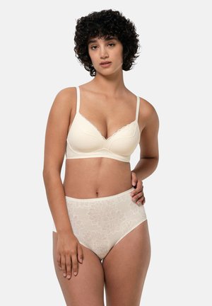 Biustonosz w kolorze kremowym z delikatną koronkową lamówką i kwiatowymi wzorami. Majtki z wysokim stanem o podobnym kwiatowym wzorze, oba wykonane z gładkiego materiału.