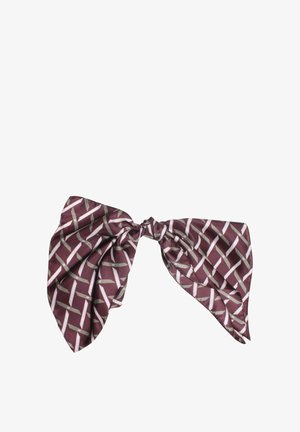 Fascia per capelli in seta bordeaux con un motivo geometrico in rosa chiaro e grigio. Il tessuto ha una texture liscia con una finitura lucida.