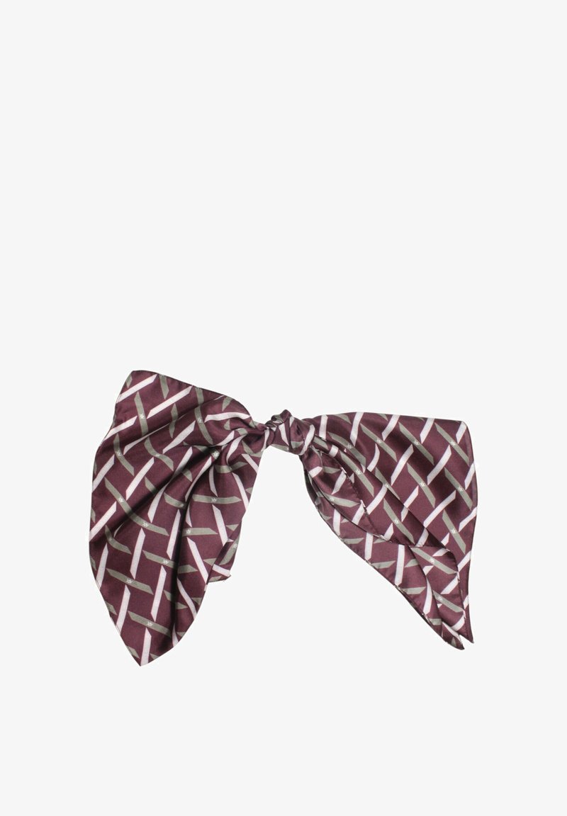 Fascia per capelli in seta bordeaux con un motivo geometrico in rosa chiaro e grigio. Il tessuto ha una texture liscia con una finitura lucida.
