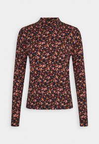 Czarna bluzka z długim rękawem i wysokim dekoltem, pokryta gęstym kwiatowym wzorem z drobnych różowych, czerwonych i pomarańczowych kwiatów.