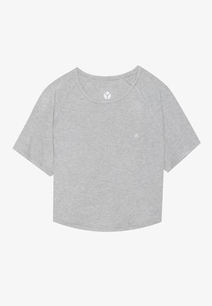 Sivi skraćeni T-shirt s kratkim raglan rukavima, mekane teksture i malim logotipom otisnutim blizu ovratnika. Zaobljeni rub na dnu.