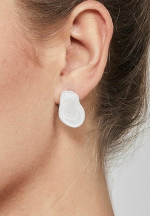 NÜ Denmark, CAVE NO. 4 MINI - Egy darab fülbevaló - silver-coloured