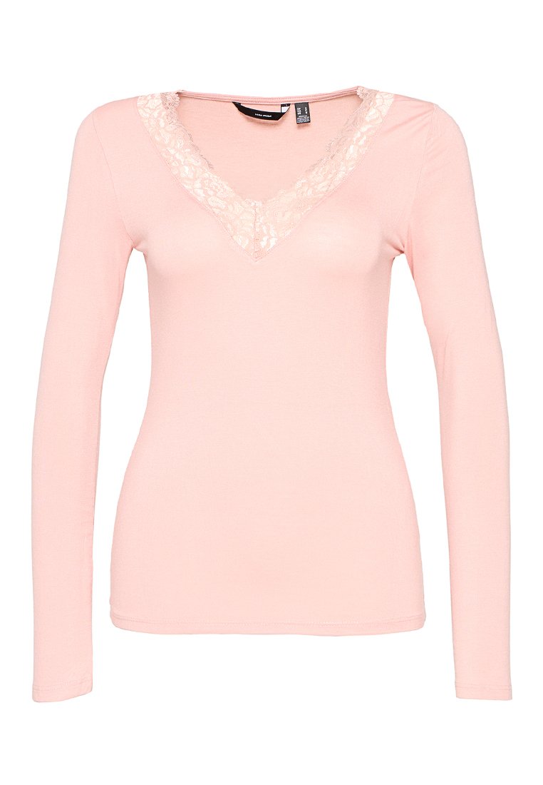 Top a maniche lunghe, con scollatura a V in cotone rosa chiaro, con un bordo in pizzo lungo il collo. Texture liscia e design aderente.