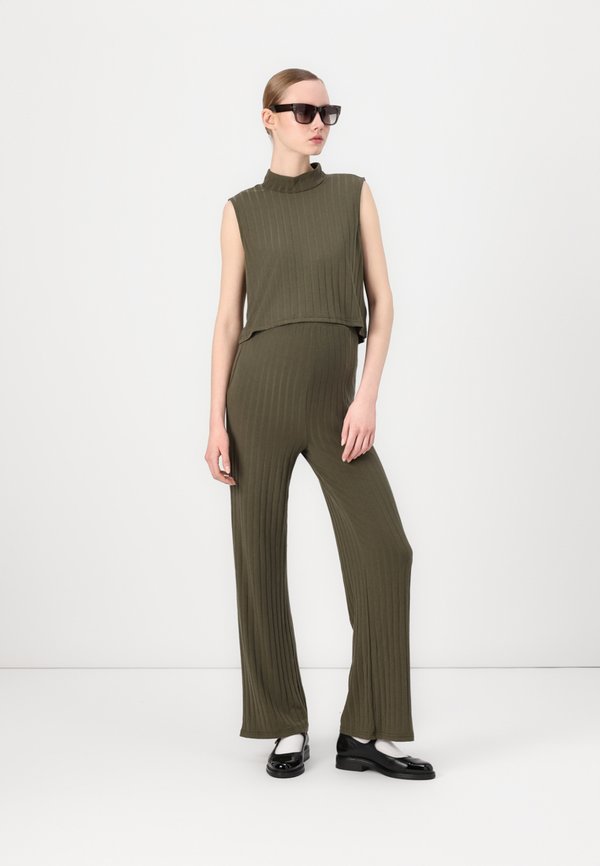 MLLUCY CROP - Top - grape leaf3