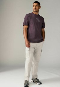 Next Nyomott mintás póló - navy blue burgundy red grey