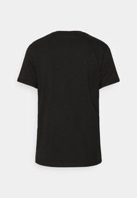 T-shirt noir à manches courtes et col rond, présenté à plat de dos sur un fond gris clair uni.