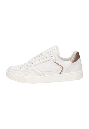 Weiße Leder-Sneaker mit roségoldenen Akzenten an der Ferse, durchlöchertem Zehenbereich, strukturierten Sohle und klassischem Schnürdesign.
