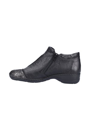 Bottes de cheville en cuir noir avec un bout texturé et fermeture éclair. Le design présente un talon bas et une finition lisse.
