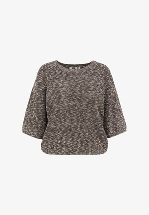 Bruin en beige gemêleerde gebreide trui met een ronde hals en driekwart mouwen. Zachte textuur, ontspannen pasvorm en geribbelde zoomdetails.