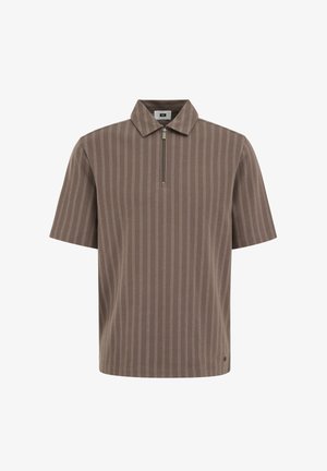 Polo marron à manches courtes avec des rayures blanches verticales et une fermeture éclair à l'avant.
