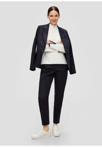 s.Oliver BLACK LABEL MIT STEHKRAGEN - Strickpullover - creme