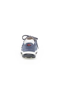 Marineblaue Wildlederschuhe mit weißen Akzenten, runder Spitze, Schnürdesign und schwarzer Gummisohle. Mit einem Logo an der Ferse und strukturiertem Finish.