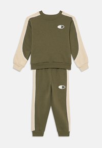 Non selezionato, medium olive