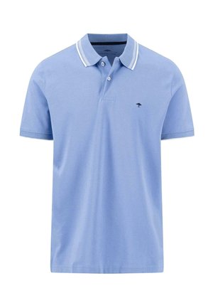 Polo shirt in cotone azzurro chiaro con patta a due bottoni, colletto a righe bianche e un piccolo logo nero sul petto sinistro. Maniche corte.