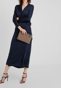 By Malene Birger Sukienka z dżerseju