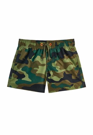 Pantaloni da bagno camouflage in tonalità di verde, marrone e nero. Presentano una vita elasticizzata con cordoncino arancione e un taglio classico.