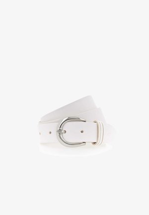 Ceinture en cuir blanc enroulée avec une boucle métallique argentée arrondie, montrant trois trous de réglage et une boucle de ceinture.