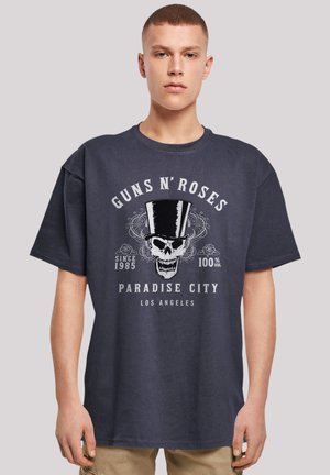Navy-blaues Baumwoll-T-Shirt mit einem grafischen Design, das einen Totenschädel mit einem Zylinder zeigt, dem Text "GUNS N' ROSES" und "PARADISE CITY" darunter.