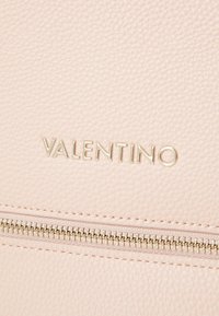 Valentino Bags BRIXTON - Mugursoma - cipria