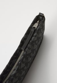 Thumbnail Image 4