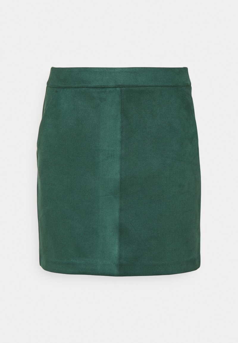 Mini-jupe en daim vert avec une texture lisse, une coupe droite et des coutures décoratives le long des coutures. Pas de fermetures ni de poches visibles.