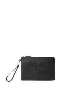 Clutch in pelle nera con chiusura a zip e tracolla. Caratterizzata da lettering "Gaelle" in rilievo sul davanti, texture liscia, forma rettangolare.