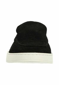 Schwarzer Wildleder-Slipper mit runder Zehenform, weißer Gummisohle und ohne sichtbare Verschlüsse. Weicher Griff mit klarer Gestaltung.