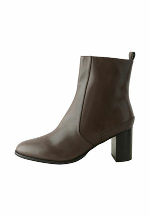 Next FOREVER COMFORT REGULAR WIDE FIT - Klassikalised poolsaapad - chocolate brown leather