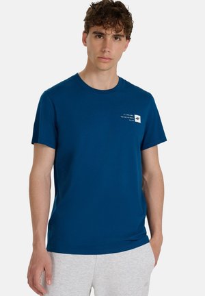 - T-shirt basic