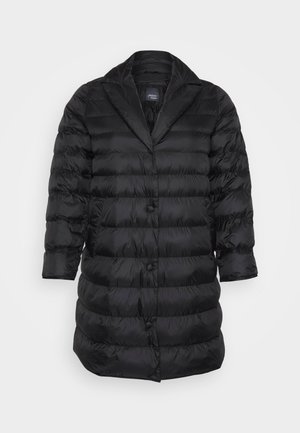 Svart, quiltet lang pufferjakke med krage og frontlukking med knapper, designet for varme og stil i kaldt vær.