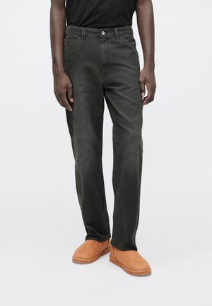 LOOSE CARPENTER - Vaqueros estilo carpintero - black