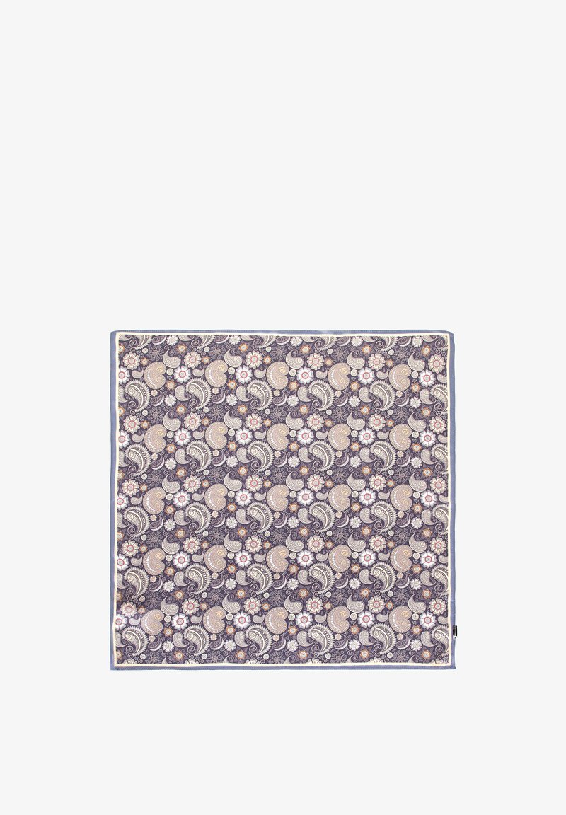 Pañuelo cuadrado con un patrón de paisley en púrpura, crema y coral, con un borde en contraste. La textura de la tela parece suave.
