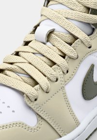 Thumbnail Image 4