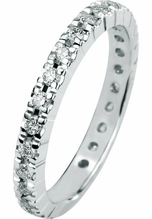 Diamanten in einem weißen Metallband, das eine glatte, polierte Oberfläche mit einem dezent gerippten Rand und einem runden Profil aufweist.