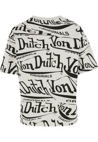 Balta marškinėliai su pakartotiniu juodu "Von Dutch" logotipu ir "Originals" tekstu įvairiomis kryptimis. Trumpi rankovės, laisvas kirpimas.