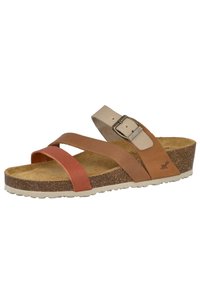 Sandalía marrón y coral con suela de corcho, que presenta correas cruzadas y una hebilla ajustable. Plantilla texturizada para mayor comodidad.