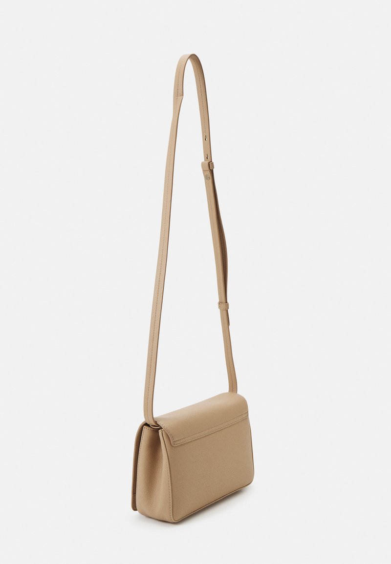 dkny deer park
