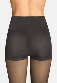 Hoch taillierte schwarze Formshorts mit transparenter, nude-farbener Strumpfhose, die eine glatte Textur und ein nahtloses Design an Taille und Beinen aufweisen.