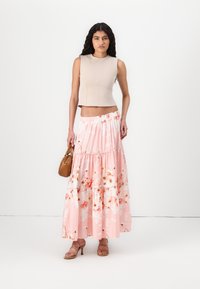 YAS YASBILL - Maxisukňa - chintz rose