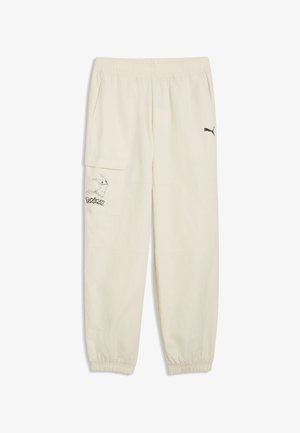 Beige Freizeithose mit elastischem Bund und Bündchen, mit schwarzem Puma-Logo auf der rechten Seite und einem Mimikyu-Pokémon-Design auf der linken Tasche.
